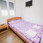 Medena Konukevi